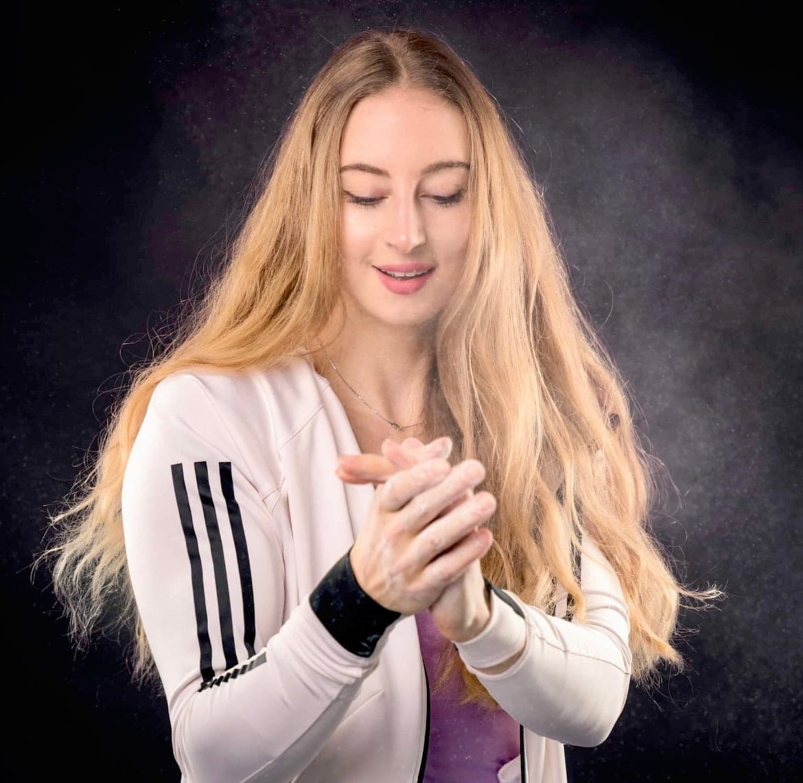Portrait of Urška chalking her hands