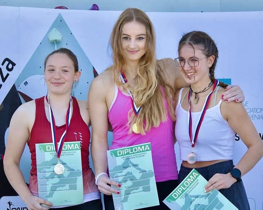 Urška with her medal and diploma on the podium